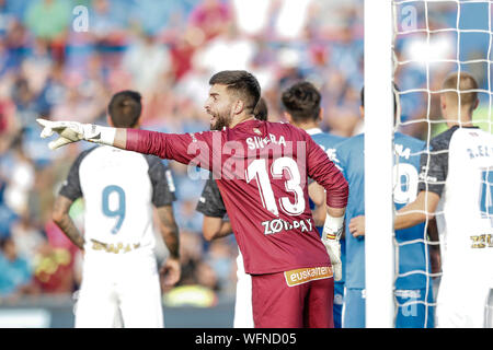 31. August 2019; Coliseum Alfonso Perez, Madrid, Spanien; La Liga, Club Getafe Club de Futbol gegen Deportivo Alaves; Torhüter Antonio Sivera gibt Anweisungen zu seiner Verteidigung - redaktionelle Verwendung. Credit: Aktion Plus Sport Bilder/Alamy leben Nachrichten Stockfoto