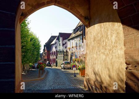 Frankreich, Haut Rhin, Route des Vins d ' Alsace, Bergheim 14. Jahrhundert Porte Haute (hohes Tor) Stockfoto