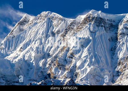 Annapurna III ist ein Berg im Annapurna Bergkette und 7,555 Meter hoch. Nepal, Himalaja. Stockfoto