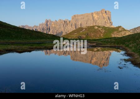 Italie Vénétie, Provinz de Belluno, Dolomiten, classées Patrimoine Mondial de l'Unesco, Col de Passo Giau ou Santa Lucia (2462 m), Mont Croda da Lago et Lastoni di Formin Stockfoto