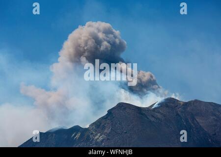 Italien, Sizilien, Ätna Regionaler Naturpark, den Ätna, UNESCO-Weltkulturerbe, Nordhang, Eruption vom 27. Juli 2019 Stockfoto