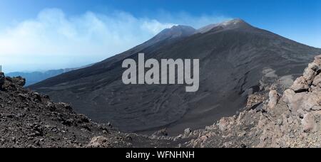 Italien, Sizilien, Ätna Regionaler Naturpark, den Ätna, UNESCO-Weltkulturerbe, Nordhang, Eruption vom 27. Juli 2019 Stockfoto