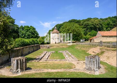 Frankreich, Yvelines, Haute Vallée de Chevreuse natural Regional Park, Magny-les-Hameaux, Port Royal des Champs Zisterzienserabtei in 1204 gegründet, Ruinen aus der alten Kirche und Taubenturm Stockfoto