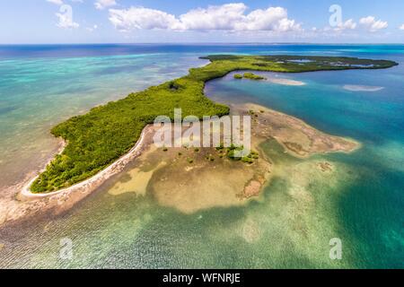 Frankreich, Karibik, Kleine Antillen, Guadeloupe, Grand Cul-de-Sac Marin, das Herz der Guadeloupe Nationalpark, Basse-Terre, Luftaufnahme des Fajou Inselchen und das längste Korallenriff (25 km) der Kleinen Antillen, Biosphärenreservat der Archipel Guadeloupe Stockfoto