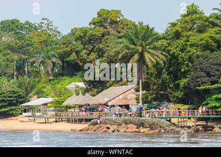 Kamerun, Region Süd, Ocean Abteilung, Kribi, Restaurants in der Nähe von Lobe Wasserfall Stockfoto