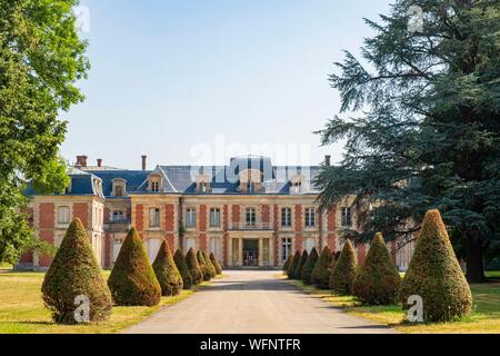 Frankreich, Seine-et-Marne, der Sänger Angèle wählte die Neufmoutiers-en-Brie Burg für ihre Balance Tonne quoi Musik Video Stockfoto