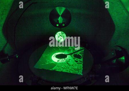 Frankreich, Eure, Grand Bourgtheroulde, ökologischen Labor, aktinolith Fasern (Asbest) auf dem Leuchtschirm eines Elektronenmikroskops gesehen, 1500-facher Vergrößerung Stockfoto