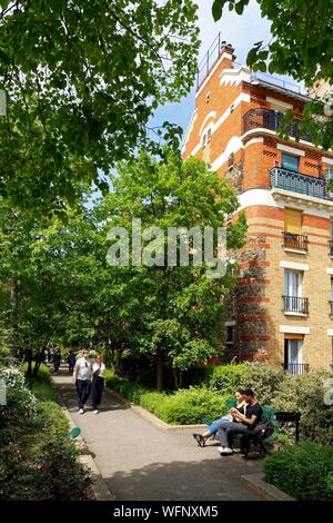 Frankreich, Paris, die Coulee Verte Rene-Dumont (ehemalige Promenade Plantee), auf dem Gelände einer alten Bahnstrecke Stockfoto