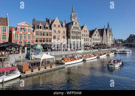 Belgien, Ost-flandern, Gent, Graslei (Quai aux Herbes), entlang der Lys, touristischen Boote und reichen alten Häusern untergebracht, die kommerziellen Gilden Stockfoto