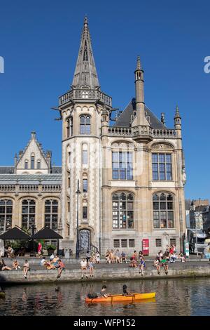 Belgien, Ost-flandern, Gent, Graslei (Quai aux Herbes), entlang der Lys, Old Post Office Stockfoto