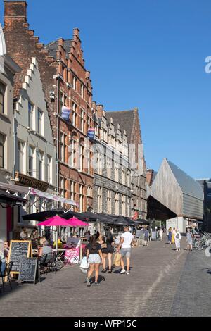 Belgien, Ost-flandern, Gent, Terrassen auf dem Klein Türkei oder wenig Türkei und Gent Halle im Hintergrund Stockfoto