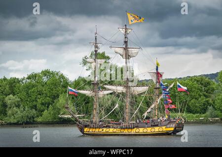 Frankreich, Seine Maritime, Rouen Armada, die Armada von Rouen 2019 Auf der Seine, die Shtandart, Replik der Russischen Fregatte Shtandat 1703 gebaut Stockfoto