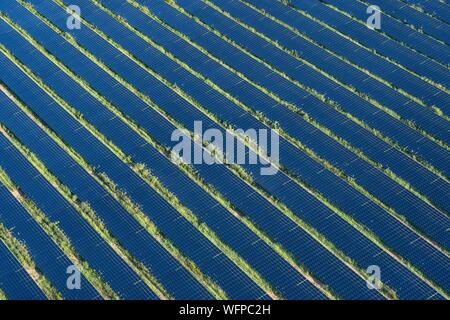 Frankreich, Eure (27), Saint-Marcel, Terres Neuves 1, die größte Photovoltaikanlage in der Normandie. Durchgeführt durch das RES-Gruppe auf dem Gelände des CNPP Pôle Européen de Sécurité (Luftbild) Stockfoto