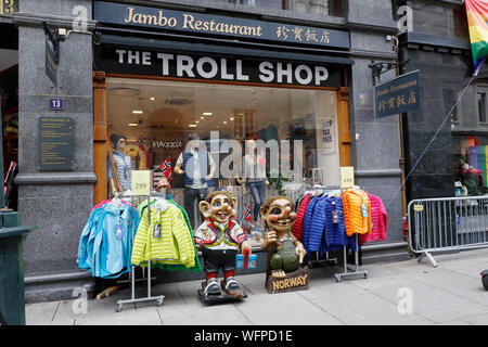 Oslo, Norwegen - 20. Juni 2019: Der Troll Shop auf der Karl Johan Gate Street entfernt. Stockfoto