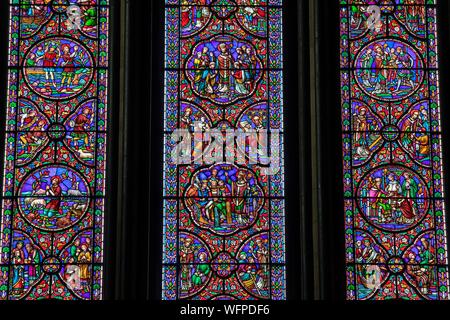 Irland, Dublin, St. Patrick's Cathedral, Belagerung des anglikanischen Gottesdienstes der irischen Kirche, Buntglasfenstern beschreiben die verschiedenen Perioden des Lebens des Hl. Patrick Stockfoto