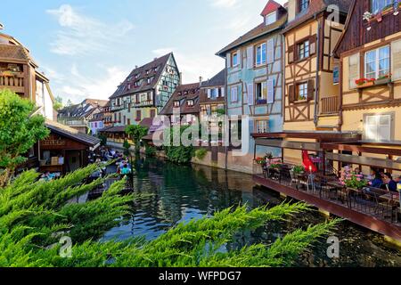 Frankreich, Haut Rhin, Alsace Weinstraße, Colmar, La Petite Venise Viertel, traditionellen Fachwerkhäusern Stockfoto