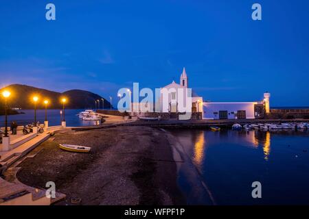 Italien, Sizilien, Liparische Inseln als Weltkulturerbe von der UNESCO, Lipari, Hafen von Marina Corta, Kirche von fegefeuer soulsgg Stockfoto