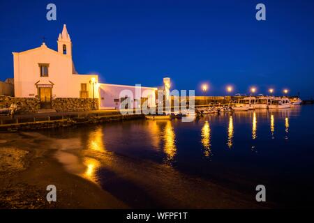 Italien, Sizilien, Liparische Inseln als Weltkulturerbe von der UNESCO, Lipari, Hafen von Marina Corta, Kirche von fegefeuer Seelen aufgeführt Stockfoto