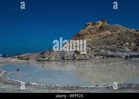 Italien, Sizilien, Liparische Inseln als Weltkulturerbe von der UNESCO, Vulkan, heiße Quellen und Fango von I Fanghi di Vulcano Stockfoto