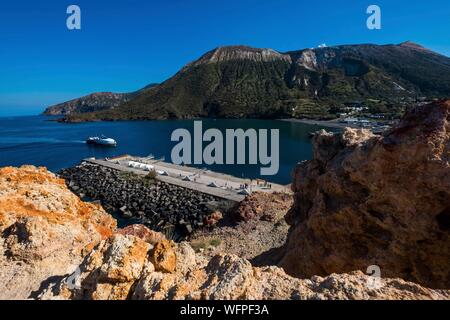 Italien, Sizilien, Liparische Inseln als Weltkulturerbe von der UNESCO, Vulcano, Porto di Levante Stockfoto