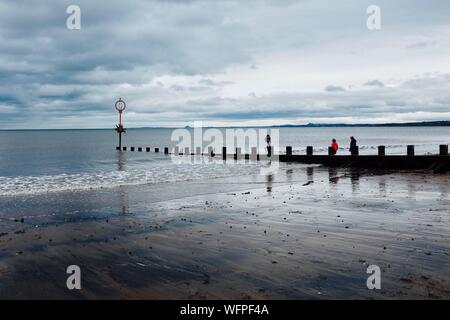 Vereinigtes Königreich, Schottland, Edinburgh, Portobello, den Strand entlang der Firth von weiter Stockfoto