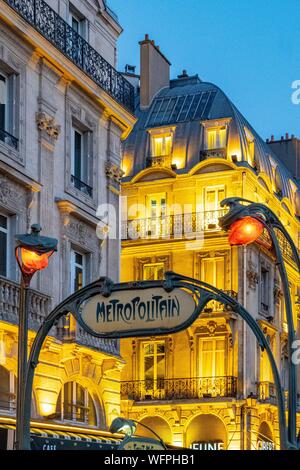 Frankreich, Paris, Bezirk Saint Michel, Saint Michel metro station in Guimard Stil Stockfoto