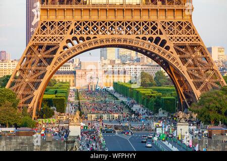 Frankreich, Paris, Champ-de-Mars und der Eiffelturm Stockfoto