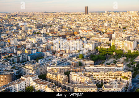 Frankreich, Paris, 15. Arrondissement und Tour Montparnasse (Luftbild) Stockfoto