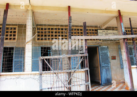 Panorama der Klassenzimmer zu Gefängnis Tuol Sleng Genozidmuseum umgewandelt, ehemals S 21 Schule als Haft verwendet und Folter durch die Roten Khmer Rou Stockfoto