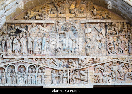 Frankreich, Aveyron, Conques, den schönsten Dörfern von Frankreich gekennzeichnet, romanische Abtei von Saint Foy aus dem 11. Jahrhundert, ein UNESCO Weltkulturerbe, Tympanon des Jüngsten Gerichts Stockfoto