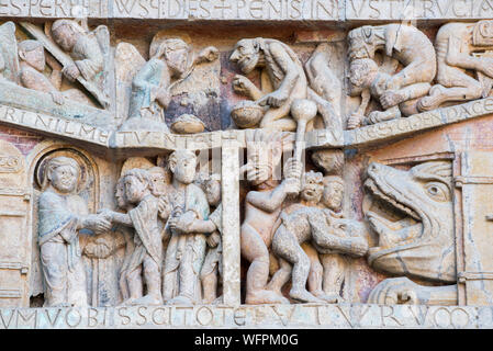 Frankreich, Aveyron, Conques, den schönsten Dörfern von Frankreich gekennzeichnet, romanische Abtei von Saint Foy aus dem 11. Jahrhundert, ein UNESCO Weltkulturerbe, Tympanon des Jüngsten Gerichts Stockfoto