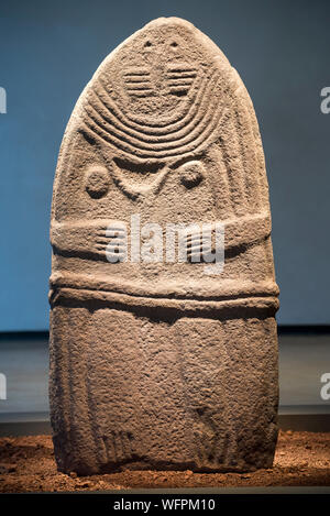 Frankreich, Aveyron, Rodez, Fenaille Museum, Museum von Frankreich, Statue-menhir Galerie, Statue-menhir, La Dame de Saint Sernin (die Dame von Saint Sernin), Meisterwerk der neolithischen Kunst Stockfoto