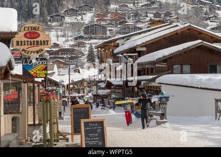 Frankreich, hohe Savoy, massive Chablais die Türen der Sonne Morzine die Straße, in der Taille de Mas de Pléney Stockfoto