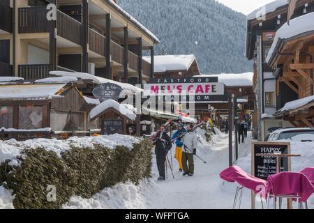 Frankreich, hohe Savoy, massive Chablais die Türen der Sonne Morzine die Straße, in der Taille de Mas de Pléney Stockfoto