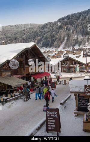 Frankreich, hohe Savoy, massive Chablais die Türen der Sonne Morzine die Straße, in der Taille de Mas de Pléney Stockfoto