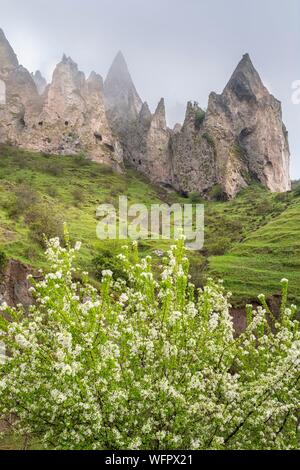 Armenien, Ararat region Goris, Alte Goris berühmt für seine alten Höhlenwohnungen Wohnungen in Feenkamine Stockfoto