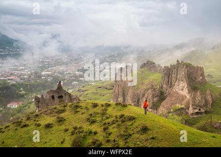 Armenien, Ararat region Goris, Alte Goris berühmt für seine alten Höhlenwohnungen Wohnungen in Feenkamine Stockfoto