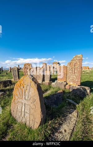 Armenien, Gegharkunik region, Umgebung von Sevan, Noraduz (oder noratus), Friedhof der mittelalterlichen Gräbern genannt Khachkars am Ufer des Sevan See Stockfoto