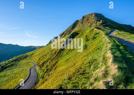 Frankreich, Cantal, Regionalen Naturpark der Vulkane der Auvergne, Monts du Cantal, Haute-Loire, Puy Mary und Pas de Peyrol Stockfoto