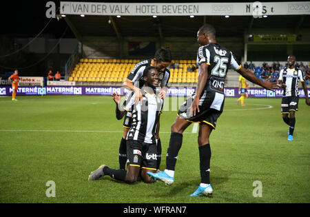 BEVEREN, Belgien - 31. August: Shamar Nicholson von Charleroi feiert, nachdem er ein Ziel der Jupiler Pro League Spieltag 6 zwischen Waasland-Beveren und Sporting Charleroi am 31. August 2019 in Beveren, Belgien. (Foto von Vincent Van Doornick/Credit: Pro Schüsse/Alamy leben Nachrichten Stockfoto