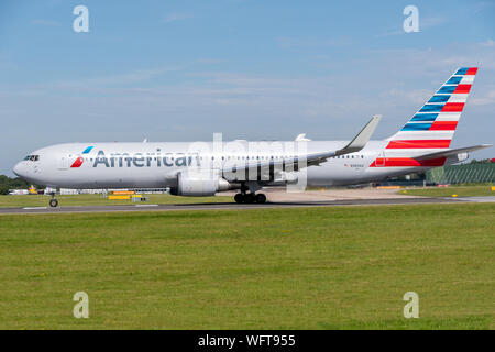MANCHESTER, Großbritannien - 24 August, 2019: American Airlines Boeing 767 bereit zum Start Stockfoto