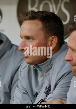 Burnley, Großbritannien. 31 Aug, 2019. 31. August 2019; Turf Moor, Burnley, Lanchashire, England; Fußball der englischen Premier League, Burnley gegen Liverpool, Liverpool Assistant Coach Pepijn Lijnders - Streng redaktionelle Verwendung. Keine Verwendung mit nicht autorisierten Audio-, Video-, Daten-, Spielpläne, Verein/liga Logos oder "live" Dienstleistungen. On-line-in-Match mit 120 Bildern beschränkt, kein Video-Emulation. Keine Verwendung in Wetten, Spiele oder einzelne Verein/Liga/player Publikationen Quelle: Aktion Plus Sport Bilder/Alamy leben Nachrichten Stockfoto