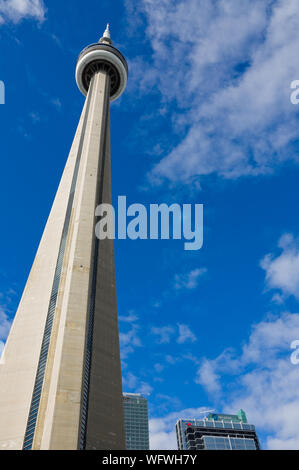 CN Tower ist ein Kommunikations- und Beobachtungsturm in Toronto Kanada Stockfoto