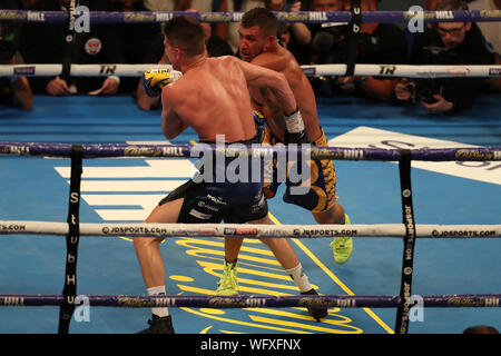 London, Großbritannien. 31 Aug, 2019. 31. August 2019; Arena 02, London, England; WBC World lightweight Titel kämpfen, Vasyl Lomachenko versus Luke Campbell; Vasiliy Lomachenko landet einen Linke auf Luke Campbell - Leitartikel nur mit der Credit: Aktion Plus Sport Bilder/Alamy leben Nachrichten Stockfoto