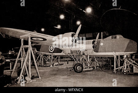 Der Stirling Junior, ein halber Größe Modell der kurzen Stirling, die Vierstrahligen schwerer Bomber des Zweiten Weltkrieges. Es war das erste viermotorigen Bomber in Service mit der Royal Air Force in der frühen 194 eingeführt zu werden. Während sie für den Einsatz als Bomber, Piloten lobte die Art für seine Fähigkeit, den Feind nacht Kämpfer und der guten Fahreigenschaften, während die Höhe der Decke oft Gegenstand der Kritik war. Der Stirling hatte eine relativ kurze operative Karriere als Bomber, bevor die zweite Zeile der Zölle von Ende 1943 gedrängt zu werden. Stockfoto