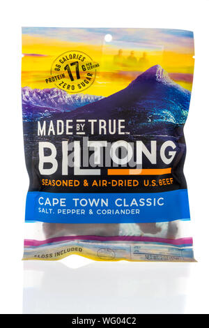 Winneconne, WI - 14. August 2019: ein Paket von biltong durch wahre gewürzt und Luft machte uns getrocknete Beef Jerky auf einem isolierten Hintergrund Stockfoto