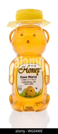 Winneconne, WI - 14. August 2019: ein Paket von Dave Marcy reiner Honig auf einem isolierten Hintergrund Stockfoto