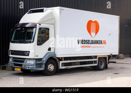 Essen Lkw vor der Distribution Center in Amsterdam und Region Stockfoto