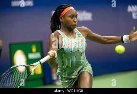 New York, USA. 31 Aug, 2019. 31. August 2019: Coco Gauff (SA) verliert Naomi in Osaka (JPN) 6-3, 6-0, bei den US Open zu Billie Jean King National Tennis Center in Flushing, Queens, NY Credit: Cal Sport Media/Alamy Leben Nachrichten abgespielt werden Stockfoto