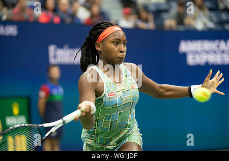 New York, USA. 31 Aug, 2019. 31. August 2019: Coco Gauff (SA) verliert Naomi in Osaka (JPN) 6-3, 6-0, bei den US Open zu Billie Jean King National Tennis Center in Flushing, Queens, NY Credit: Cal Sport Media/Alamy Leben Nachrichten abgespielt werden Stockfoto